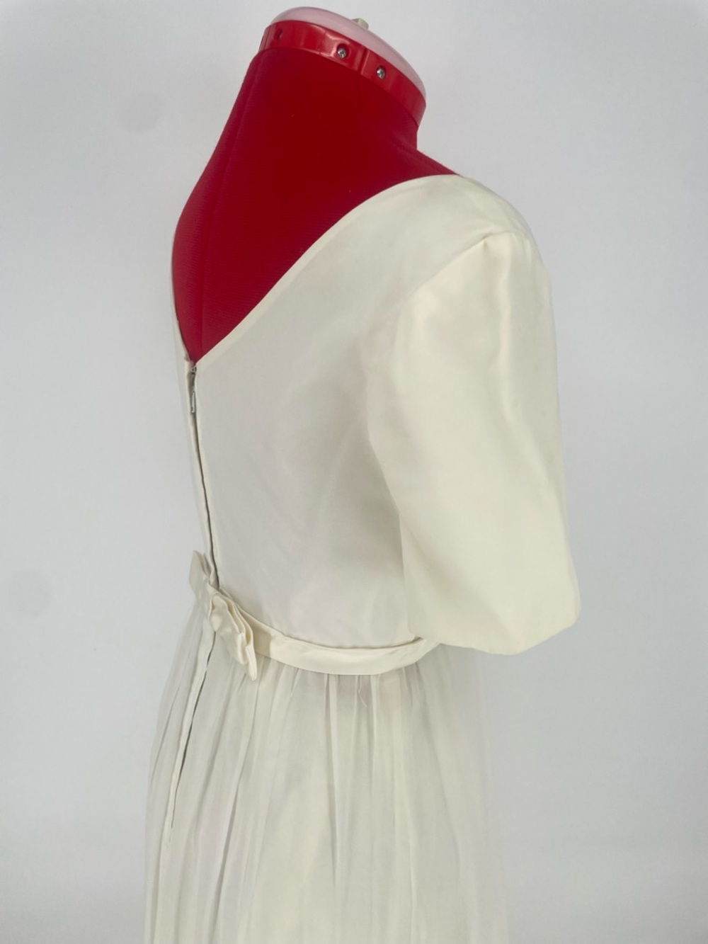 1960s Empire Waist Classic Short Sleeve Wedding Dress W/ Bow Waist & Petticoat - Picture 5 of 16